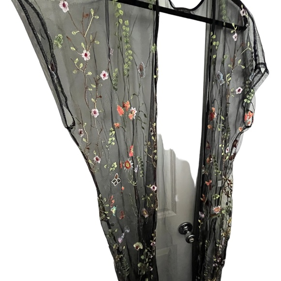 Sheer floral cover up - Picture 4 of 5